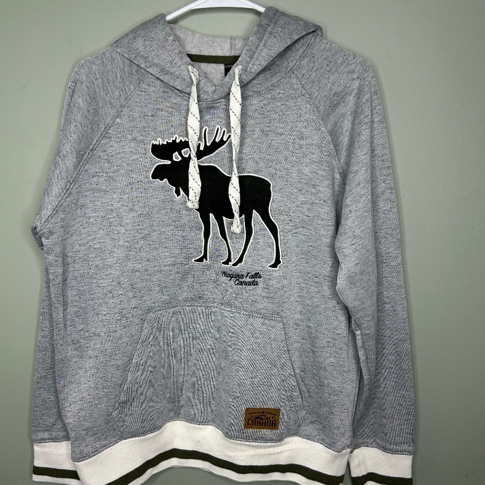 Men's medium grey Niagara Falls Canada moose hoodie